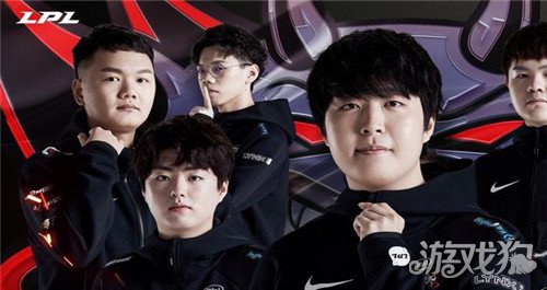 似背景下的 似背景下的