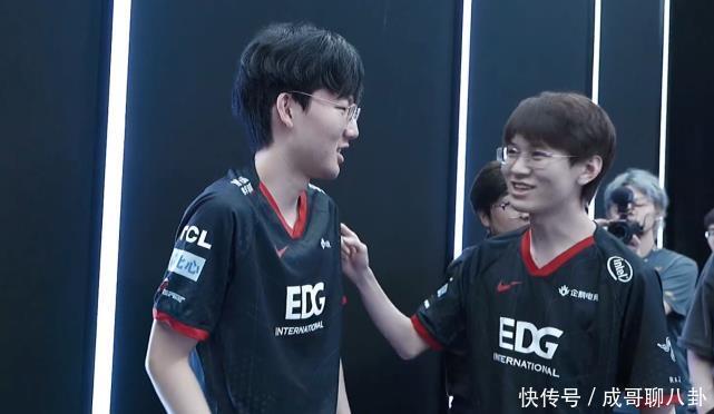 下杰出足球 下杰出足球