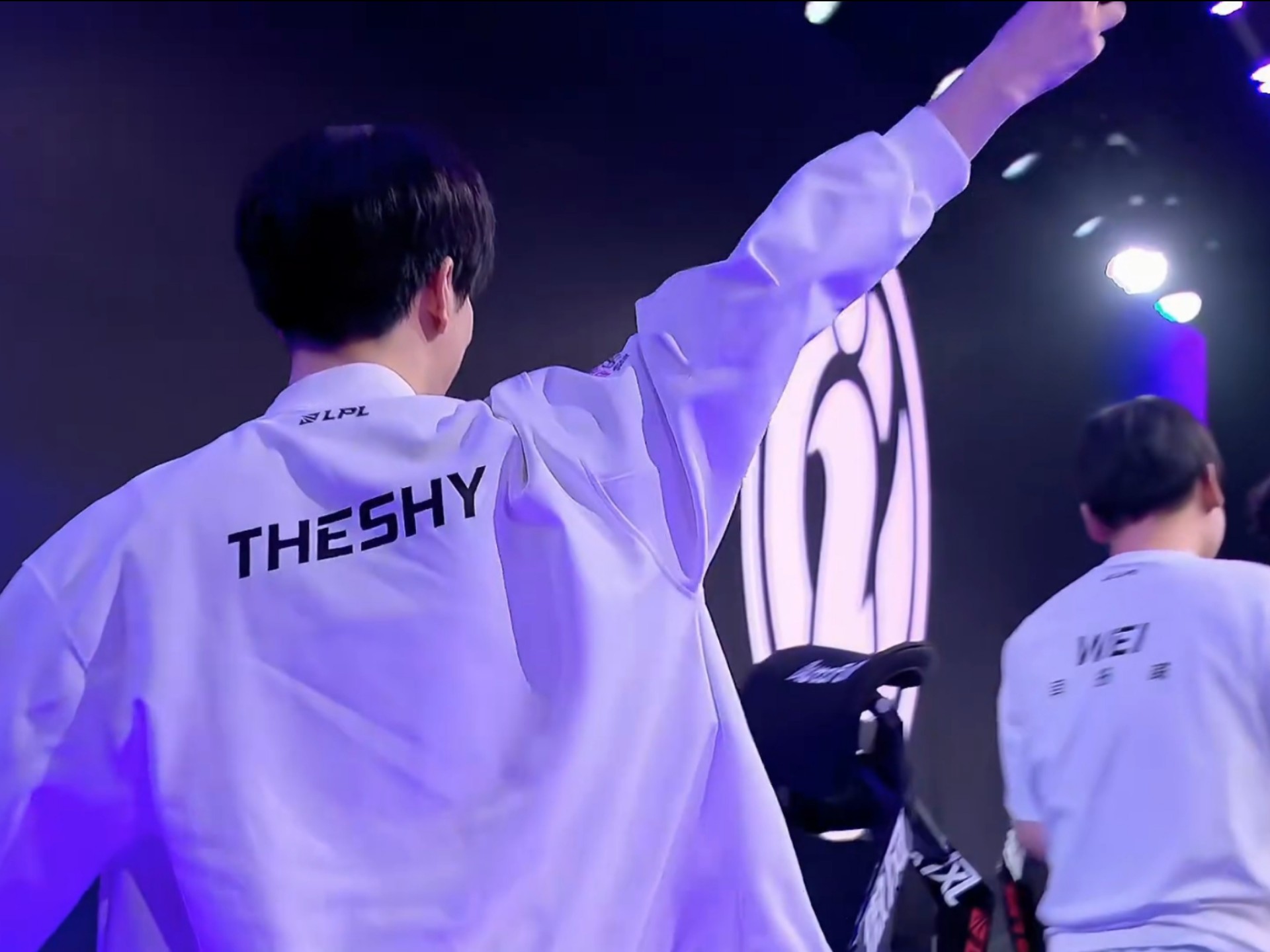 肘区手递手 肘区手递手